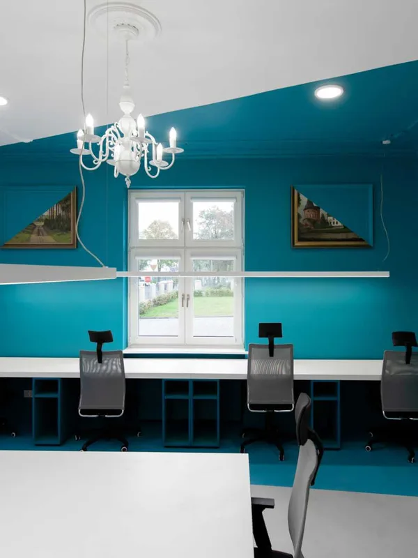 Wellington Decorators professional painter at work