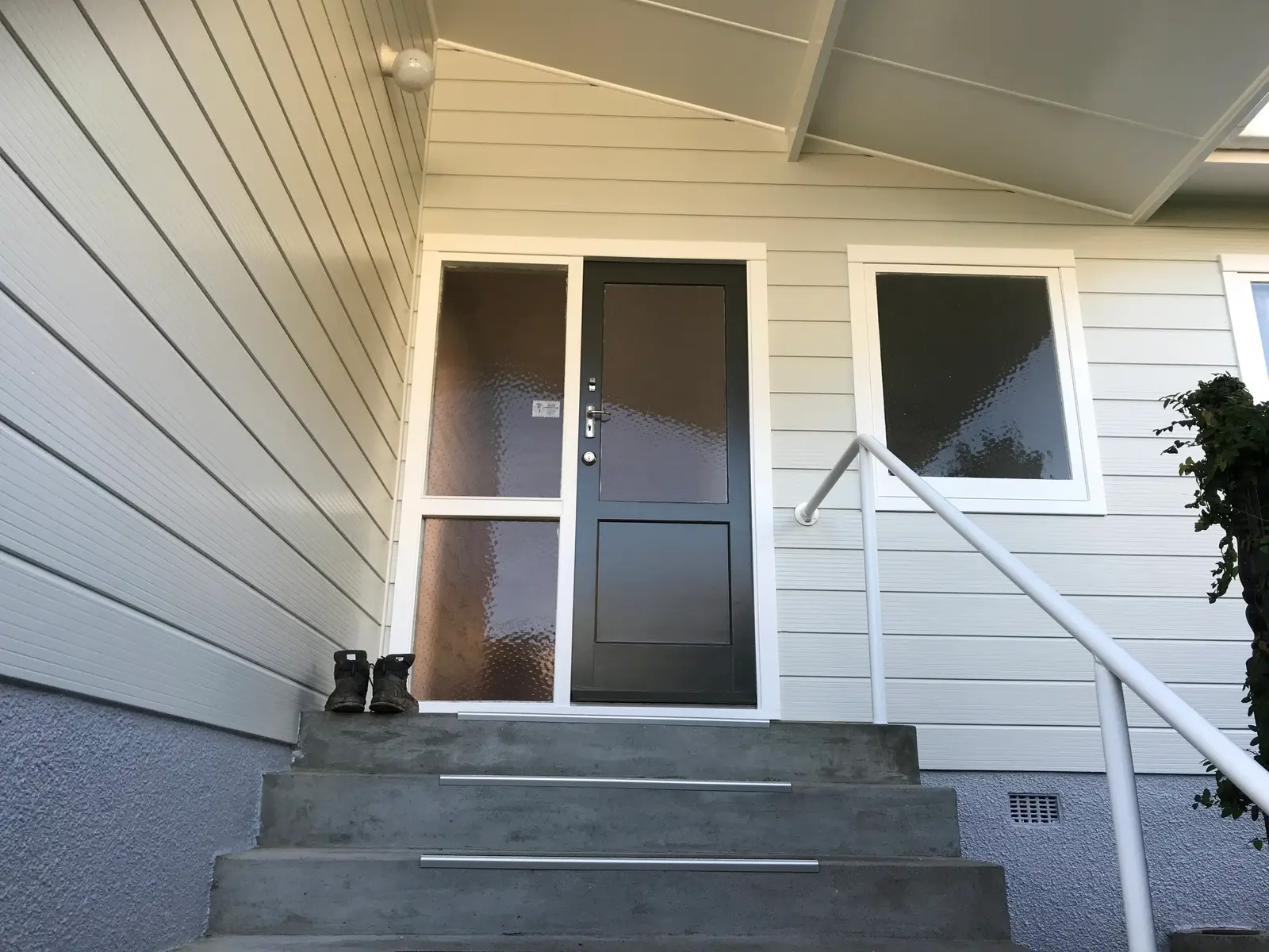 Exterior House Painting Lyall Bay Wellington | Wellington Decorators